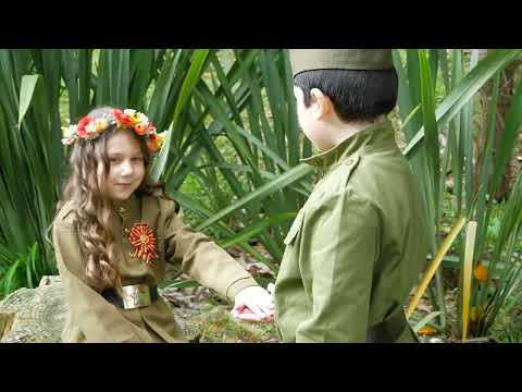 Видео: смуглянка