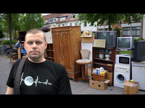 Видео: Что можно найти в куче старых вещей на улице