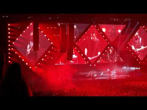 Видео: Звери - Районы-кварталы (СПБ Газпром Арена 15.12.2023) Закрытие концерта