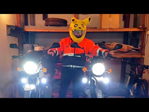 Видео: Встановлення фар на дуги мотоцикла Bajaj Boxer, зарядки usb, зумера та заміна лампи в фарі на Led