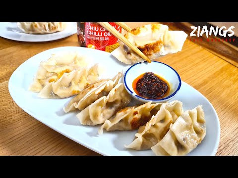 Видео: Ziangs: EASY GYOZA — рецепт курицы, имбиря и китайских грибов Gyoza [китайские пельмени цзяоцзы]