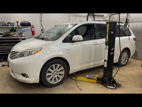 Видео: 🔧 Замена трансмиссионной жидкости в Toyota Sienna 2017–2021 годов выпуска, как проверить температ...