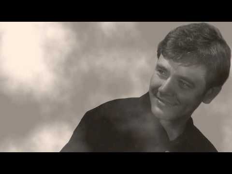 Видео: Юрий Гуляев - Из за острова на стрежень (1963, пластинка)