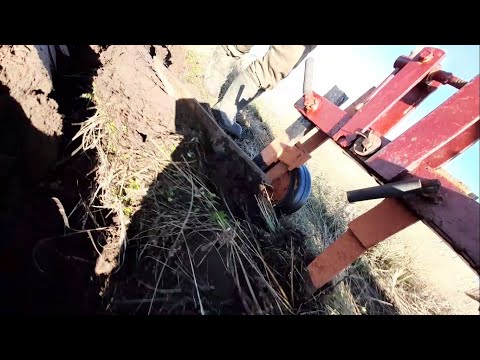 Видео: Испытываю черенковый нож на самодельном плуге