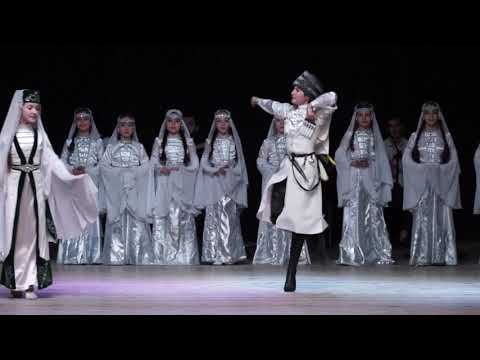 Видео: Праздничная лезгинка