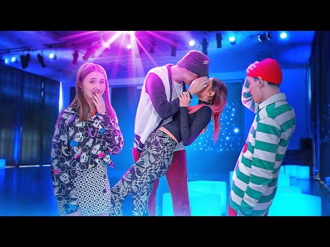 Видео: ВЕЧЕРИНКА в Элитной Школе! Кого не позвали на тусовку?