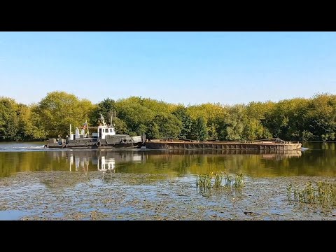 Видео: Буксир "Юпитер"с шаландой следует вниз по Москва-реке!