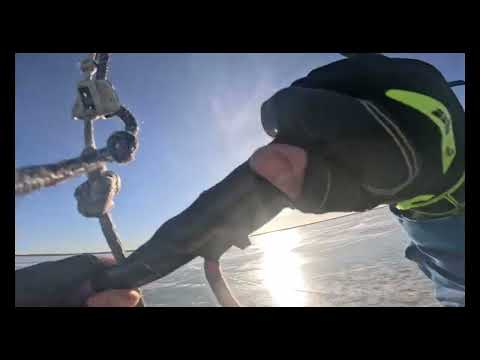 Видео: Сноукайтинг по льду. Тренировка Плещеево озеро