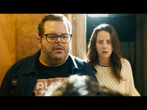 Видео: Брат и сестра хотели продать дом родителей, но обнаружили в подвале тайну, которая хранилась 35 лет