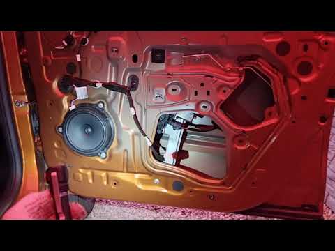 Видео: Как снять обшивку дверей на Новом Рено Дастер 2021