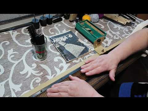 Видео: Машинное вязание.                   Вяжем на НЕВЕ 6.