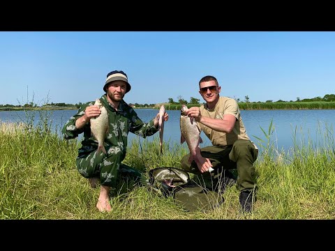 Видео: ЛОВЛЯ ЛЕЩА НА ФИДЕР, БЕШЕНЫЙ КЛЁВ, КАРАСЬ ОДИН ЗА ДРУГИМ!