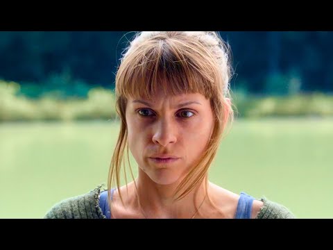 Видео: Женщина наследует дом с бесконечными комнатами и встречает мужчину, который бродит там уже 100 лет