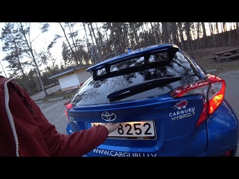 Видео: Toyota C-HR Hybrid 2019, обзор эргономики авто (куда жать-то?) [каршеринг CARGURU]