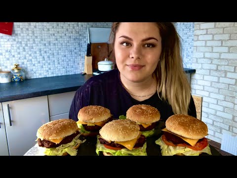 Видео: Мукбанг! ДОМАШНИЕ БУРГЕРЫ 🍔 Бургеры с сыром с плесенью. Рецепт!