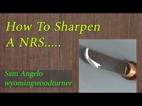 Видео: Сэм демонстрирует, как просто заточить скребок с отрицательным передним углом. Точение по дереву ...