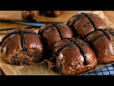 Видео: ПРЕВОСХОДНЫЕ шоколадные булочки - Английские пасхальные булочки. Крестовые булочки. Дрожжевое тесто.