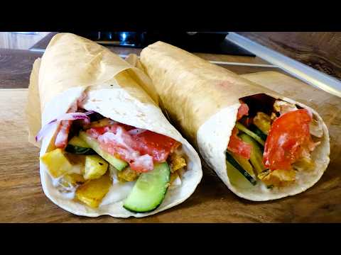 Видео: Домашний дюнер с куриным мясом, картофелем, свежими овощами и чесночным соусом. Супер вкусно!