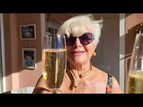 Видео: Загорается нам хорошо. Как принимает Александра в Монако.