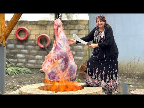 Видео: 20 кг Говяжьей Ножки, Жареной в Подземном Тандыре: Нежное Мясо Стекает с Кости