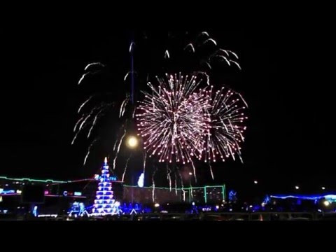 Видео: 31 декабря 2015 . Новогодний салют .Набережные Челны