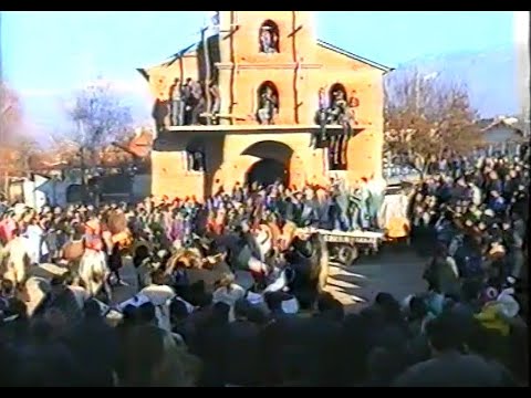 Видео: Сурва 1998 г. на плпщада в Полена (2)