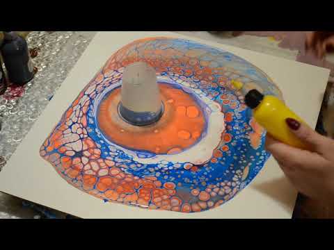 Видео: Акриловая заливка  на клее ПВА,  техника перевернутый стакан. Acrylic Fluid Pouring.