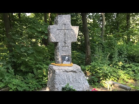 Видео: Могила Алексея Балабанова. Установили новый памятник.