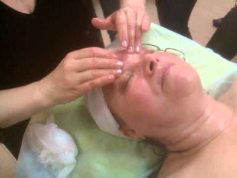 Видео: Косметический массаж лица - зан.1 (школа Надежды Ким)