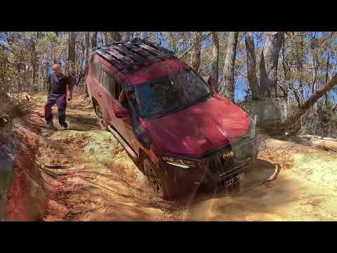 Видео: Святая корова, Бэтмен, он почти перевернул его, и теперь его красная вишенка определенно лопнула.