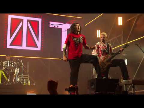 Видео: СЛОТ - Old school ( "Red Summer" Москва, Красный Октябрь 17.07.2025)