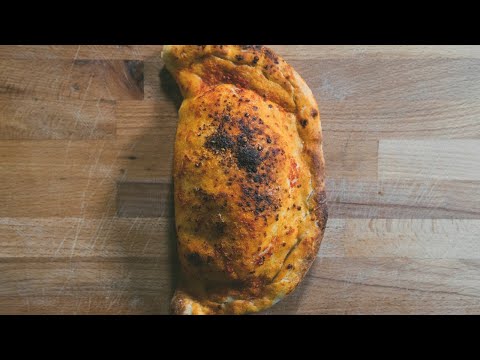 Видео: Рецепт Calzone - Легкий рецепт фаршированной пиццы Calzone (итальянский с субтитрами)