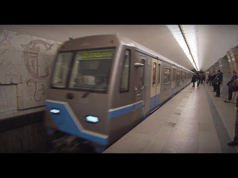 Видео: Russia, Moscow, Metro ride from Серпуховска́я to Арба́тская