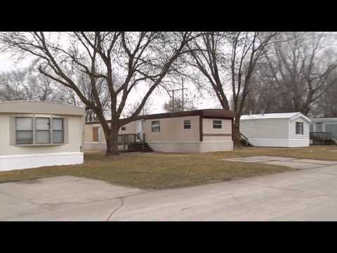 Видео: самое дешевое жилье в США за $250 мобил хоум Харлан, Айва Mobile Home Harlan, Iowa