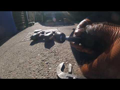 Видео: How to change steering draft with Chrysler Dodge tip / Как поменять рулевые  тягу с наконечником