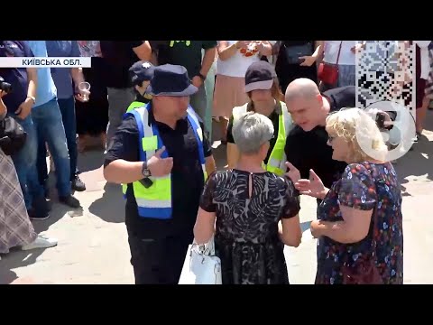 Видео: Зі СКАНДАЛОМ та ПОЛІЦІЄЮ: як храм у Бородянці таки перейшов до ПЦУ