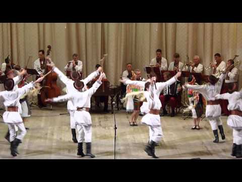 Видео: "Буковинський увиванець"- виконує Буковинський ансамбль пісні і танцю. Постановка Сергія Королюка.