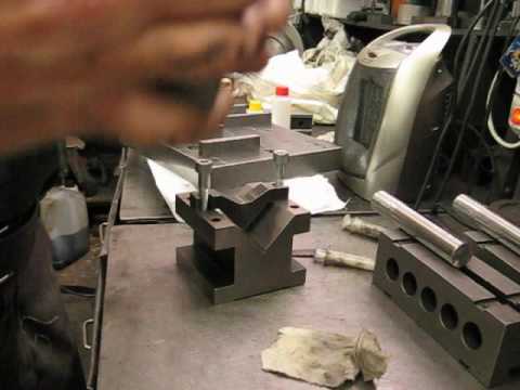 Видео: Заливка направляющих колонок штампа вместо запрессовки