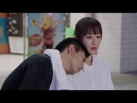 Видео: Генеральный директор оперся на плечо Золушки и кокетливо предложил: «Просто отдайся мне!»🍑