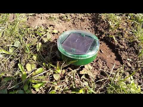 Видео: Ультразвуковой отпугиватель кротов на солнечных батареях - технологичная борьба с кротами :)