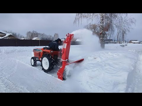 Видео: Снегоочиститель шнеко-роторный на минитрактор. СНЕГ-1250. Kubota L1-185