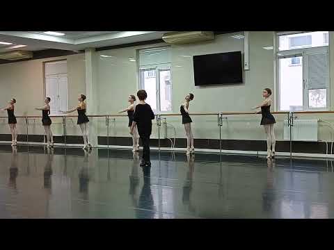 Видео: Rond de jambe par terre, училище им. Лавровского