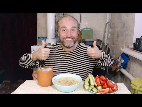Видео: Обед с Рыжулей. Ко всем нужен подход, даже к коту. Мукбанг. Обжор. Еда на камеру. Диета. Шизофрения.