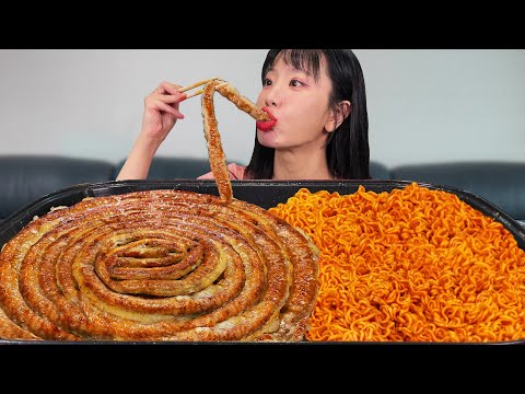 Видео: Суперсайз говяжьи кишки 5кг с острой лапшой самьянг рамен мукбанг