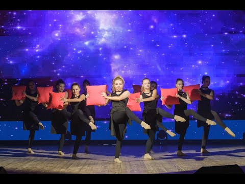 Видео: Современная хореография. Номер с подушками.  Основной юниорский и взрослый состав школы.