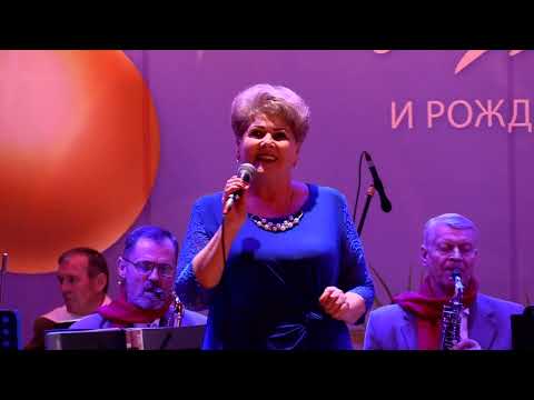 Видео: Духовой оркестр Дворца культуры г. Рыбница. сол. Галина Галаченко   "За туман"