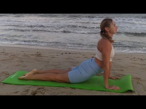 Видео: Зарядка-разминка на все тело. Всего 20 минут.