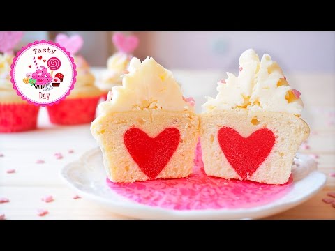Видео: Капкейки со спрятанным сердцем. Рецепт капкейков пошагово. Капкейки на 14 февраля.