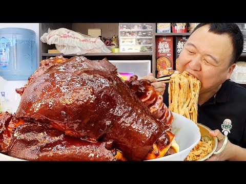 Видео: Цян делает тушеное говяжье копыто, тушеное мягкое и тухлое.