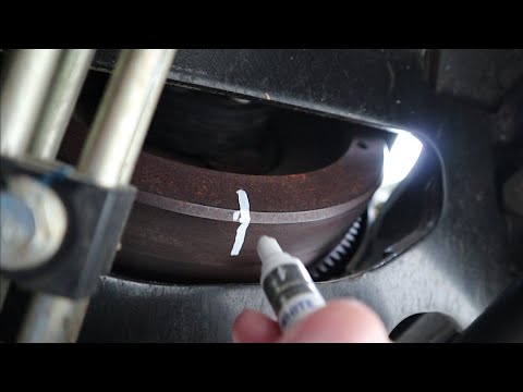 Видео: Смазка для карданного вала John Deere 1025R. Профессиональный совет!